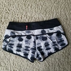 Lululemon shorts 6 - marciblum only!